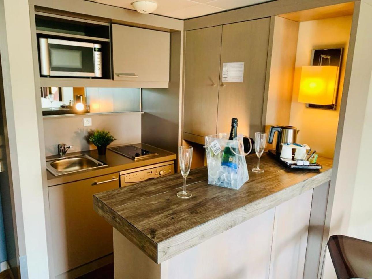 Standing Hotel Suites By Actisource Roissy-en-France Dış mekan fotoğraf