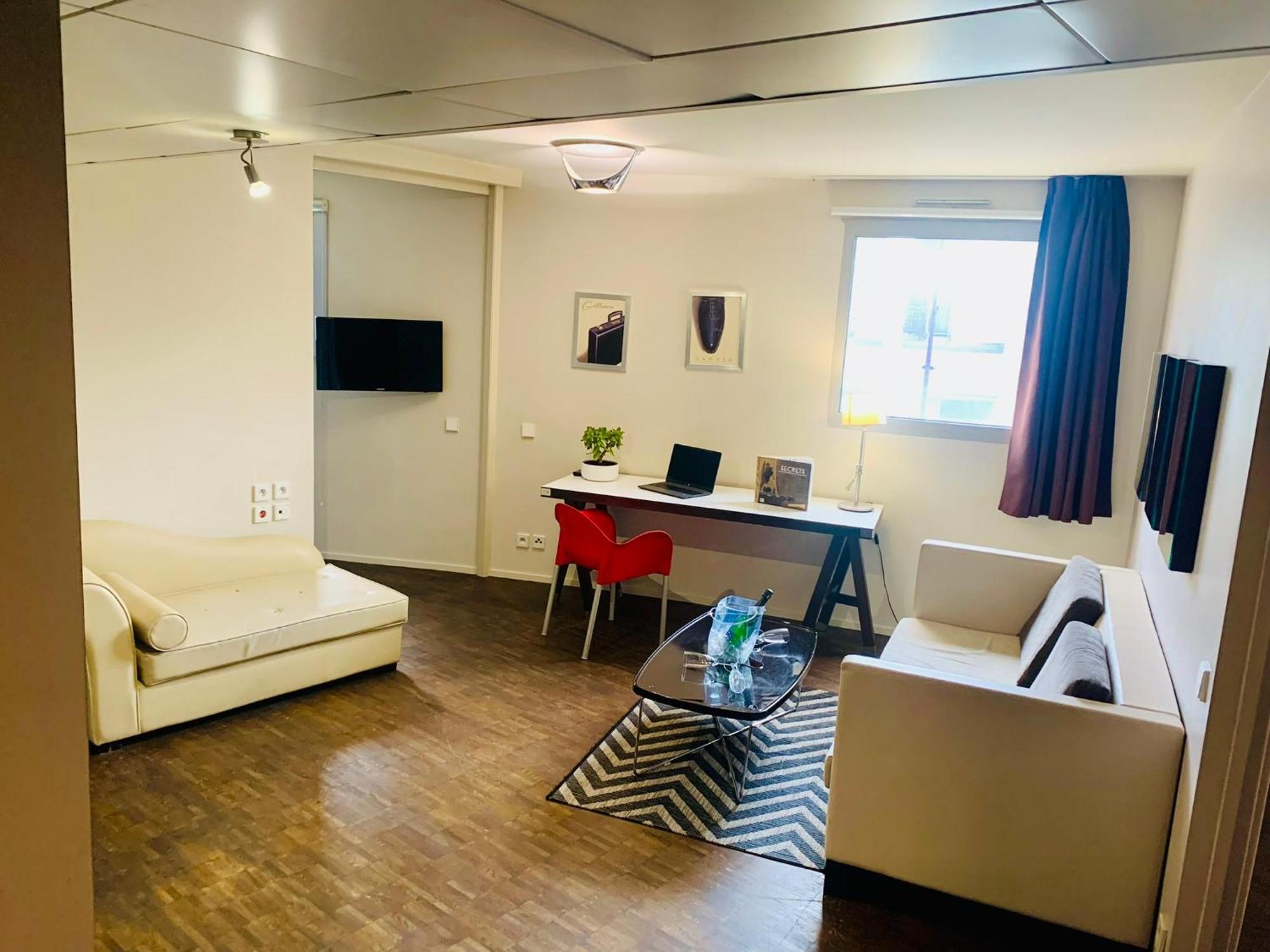 Standing Hotel Suites By Actisource Roissy-en-France Dış mekan fotoğraf